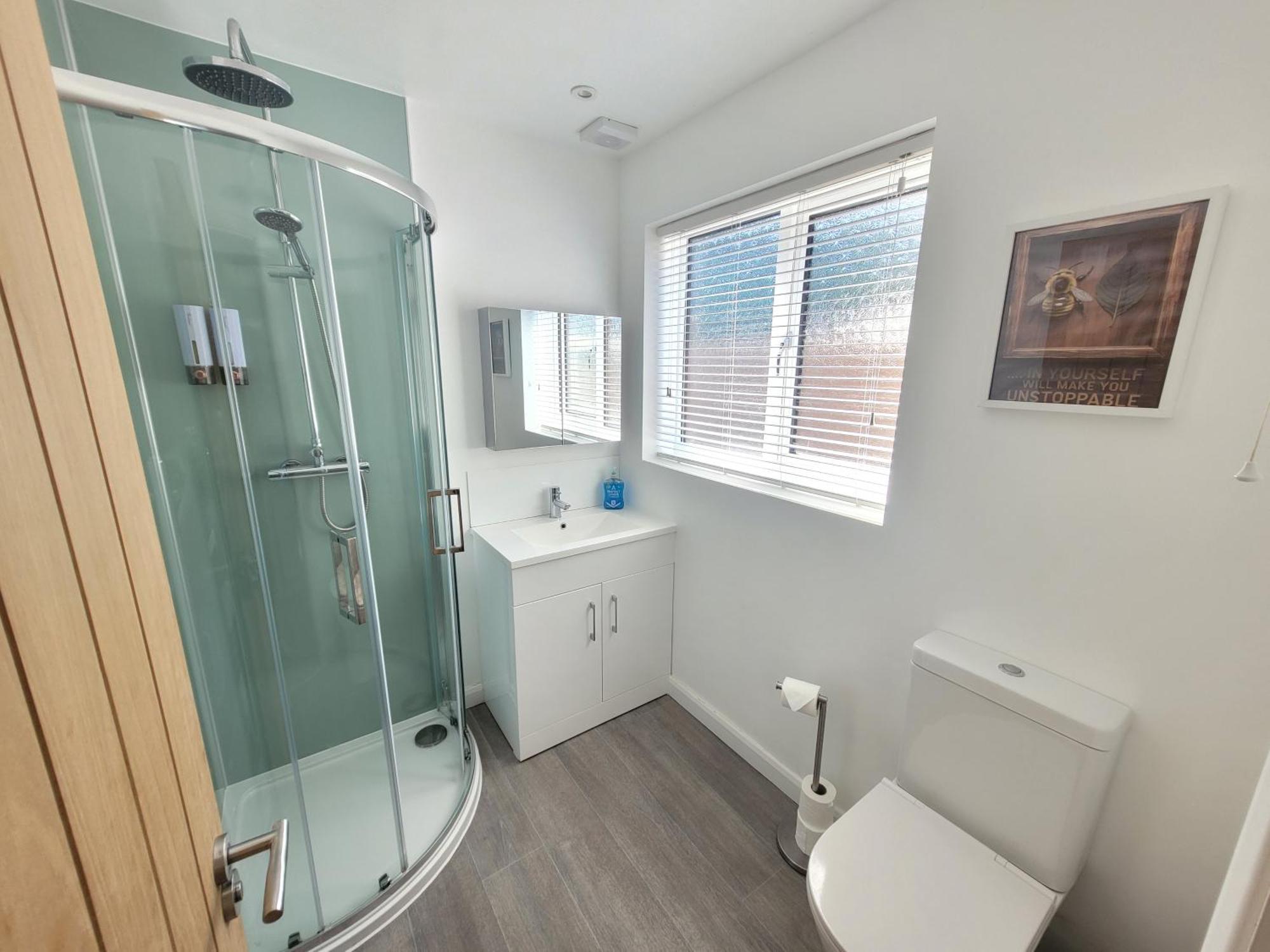 Bumblebee Bungalow - With Separate Office And Gaming Space By Catchpole Stays Колчестър Екстериор снимка
