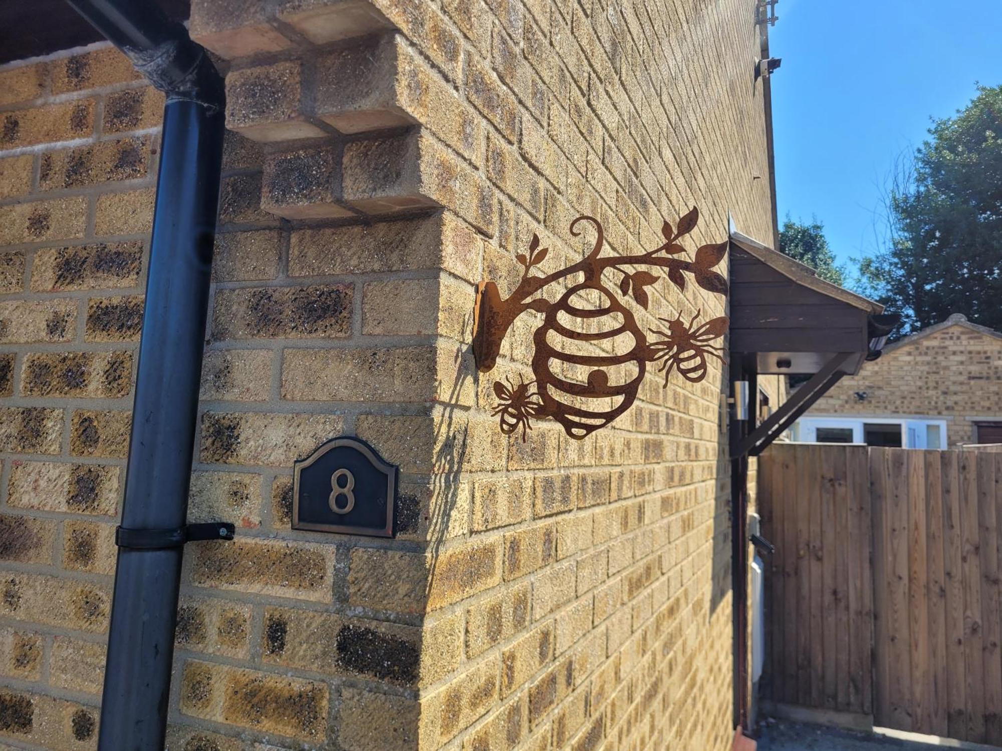 Bumblebee Bungalow - With Separate Office And Gaming Space By Catchpole Stays Колчестър Екстериор снимка